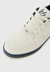 és ACCEL UNISEX - Sneakers low - white/navy/gum