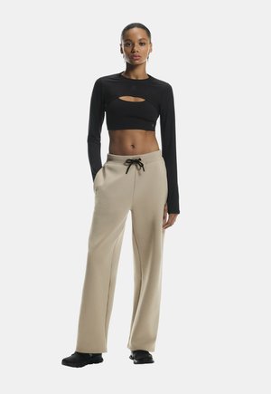 - Spodnie treningowe