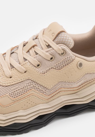 Iro WAVE - Trainers - light taupe/black