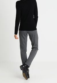 s.Oliver BLACK LABEL Stickad tröja - black
