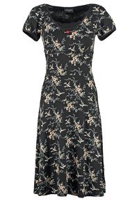 Svart blommig klänning med korta ärmar och rundad halsringning. Har en figurnära överdel och en utsvängd kjol. Blommönster i kräm och grön.