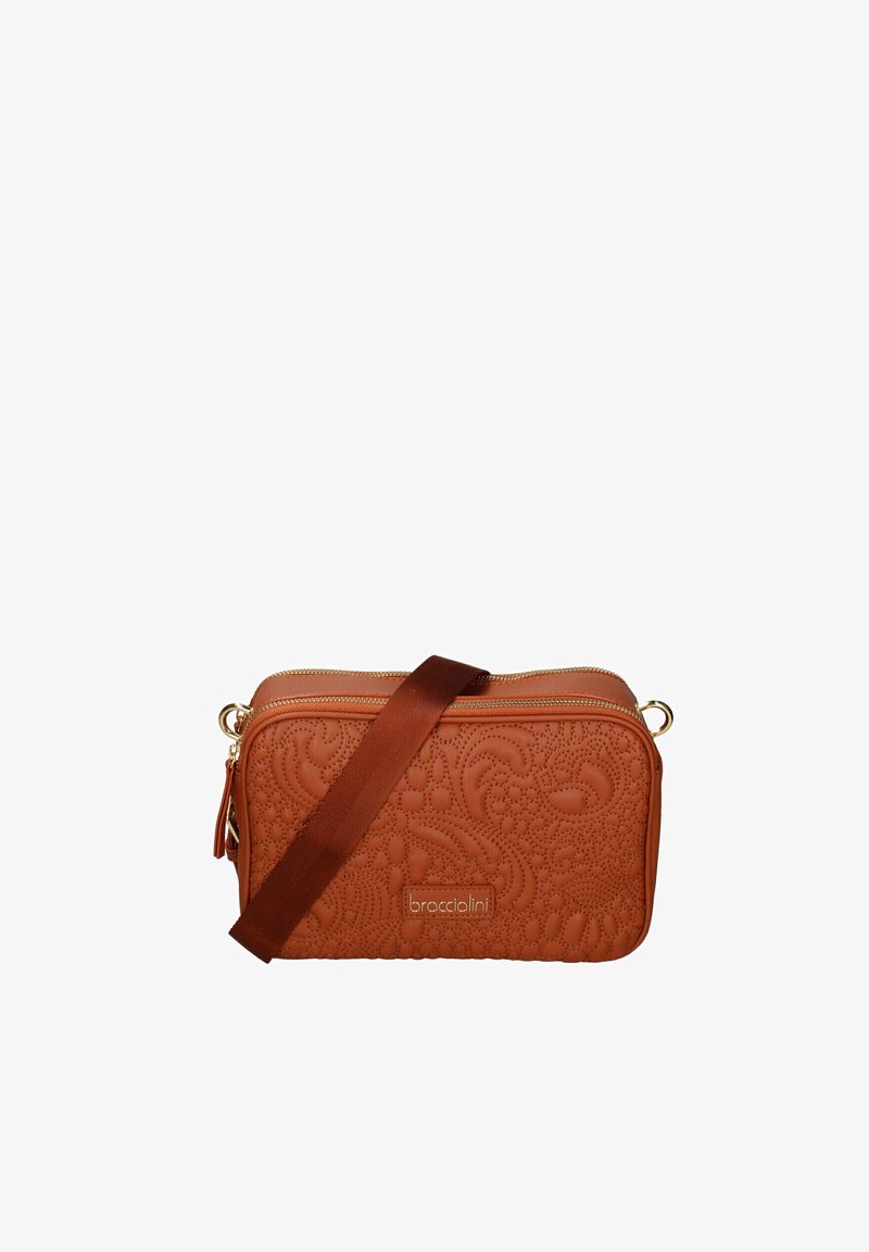 Borsa a tracolla in pelle marrone con motivo floreale embossato, hardware dorato, chiusura con zip e tracolla in tessuto rimovibile.