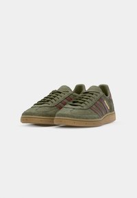 adidas Originals HANDBALL SPEZIAL UNISEX - Sneakers low - focus olive/fox brown