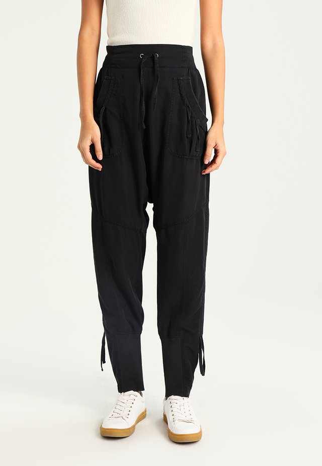 NANNA PANTS - Stoffhose - solid black
