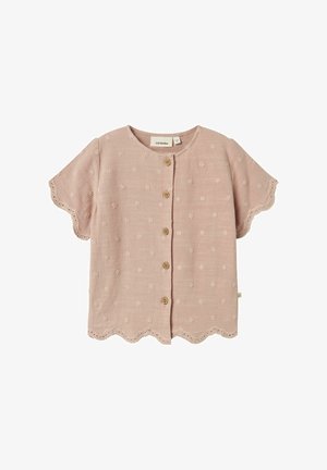Rosa kurzärmelige Bluse mit gewelltem Saum, strukturiertem Stoff mit Blumendruck und Holzknöpfen an der Front.
