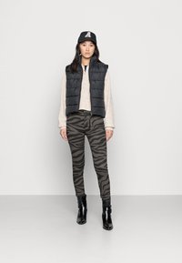 Noisy May NMMARCUS VEST  - Colete - black