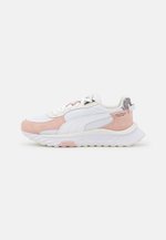 Puma WILD RIDER SOFT METAL - Sneaker low - vaporous gray/lotus/weiß ...