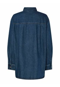 Camicia di denim blu scuro con maniche lunghe, polsini con bottone e colletto classico. La schiena presenta un raglan e una vestibilità comoda.