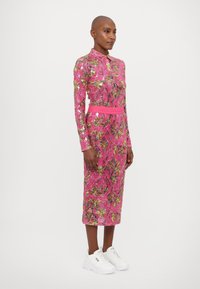 Versace Jeans Couture Pieštukinis sijonas - rosa