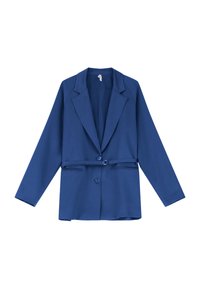 Blazer blu con rever a taglio, due bottoni frontali, tasche laterali e vita con cintura. Realizzato in un tessuto liscio con maniche lunghe.
