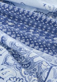 Unselected, light blue paisley