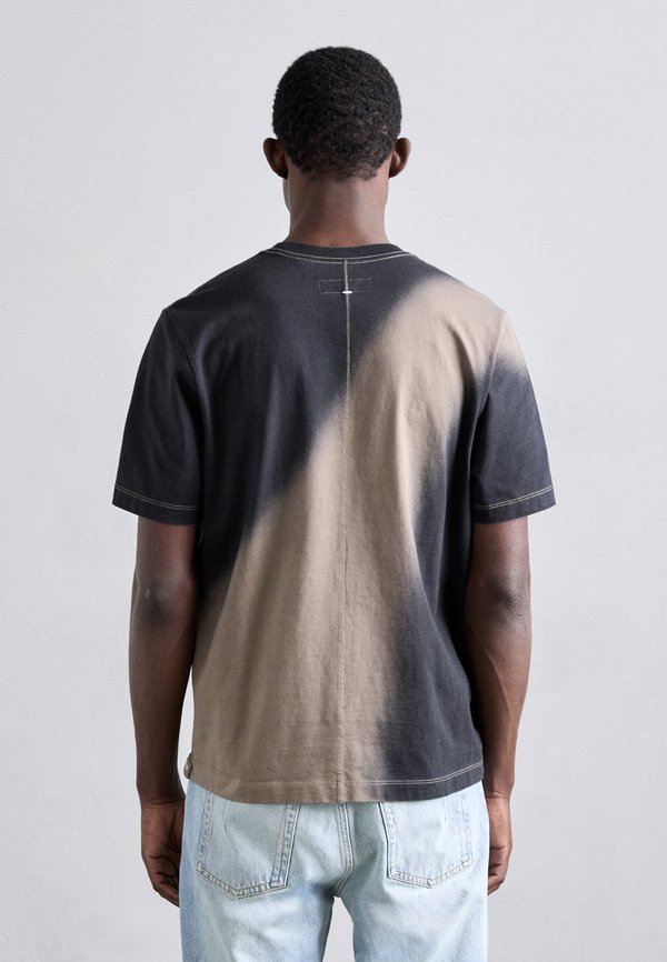 OMBRE CLIFF TEE - Print T-shirt - dark army4