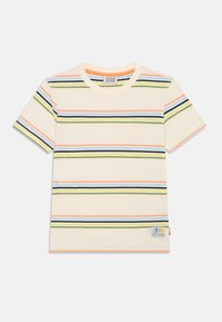 Bomulls crewneck t-skjorte med horisontale striper i blå, grønn, oransje og rosa på en lys gul bakgrunn. Merkeetikett ved kanten.