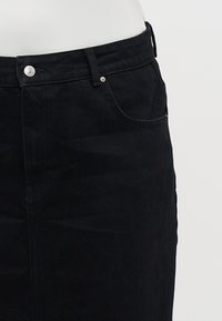 ONLY Carmakoma CARNELIA MAXI SLIT SKIRT - Krilo iz džinsa - washed black