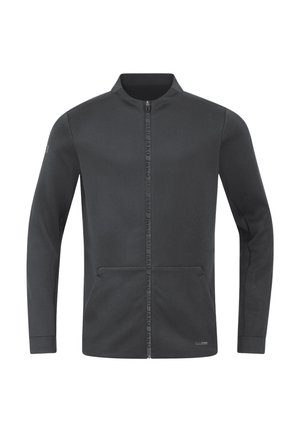 Zwarte sportieve zipjack met een hoge kraag, voorzakken en logo-detail langs de rits. Gladde stofstructuur, lange mouwen.