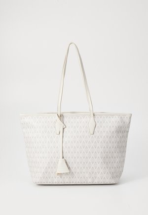 Weiße Tote-Tasche mit geometrischem Muster, zwei Griffen und strukturiertem Finish. Verfügt über ein kleines Anhängsel am Reißverschluss.