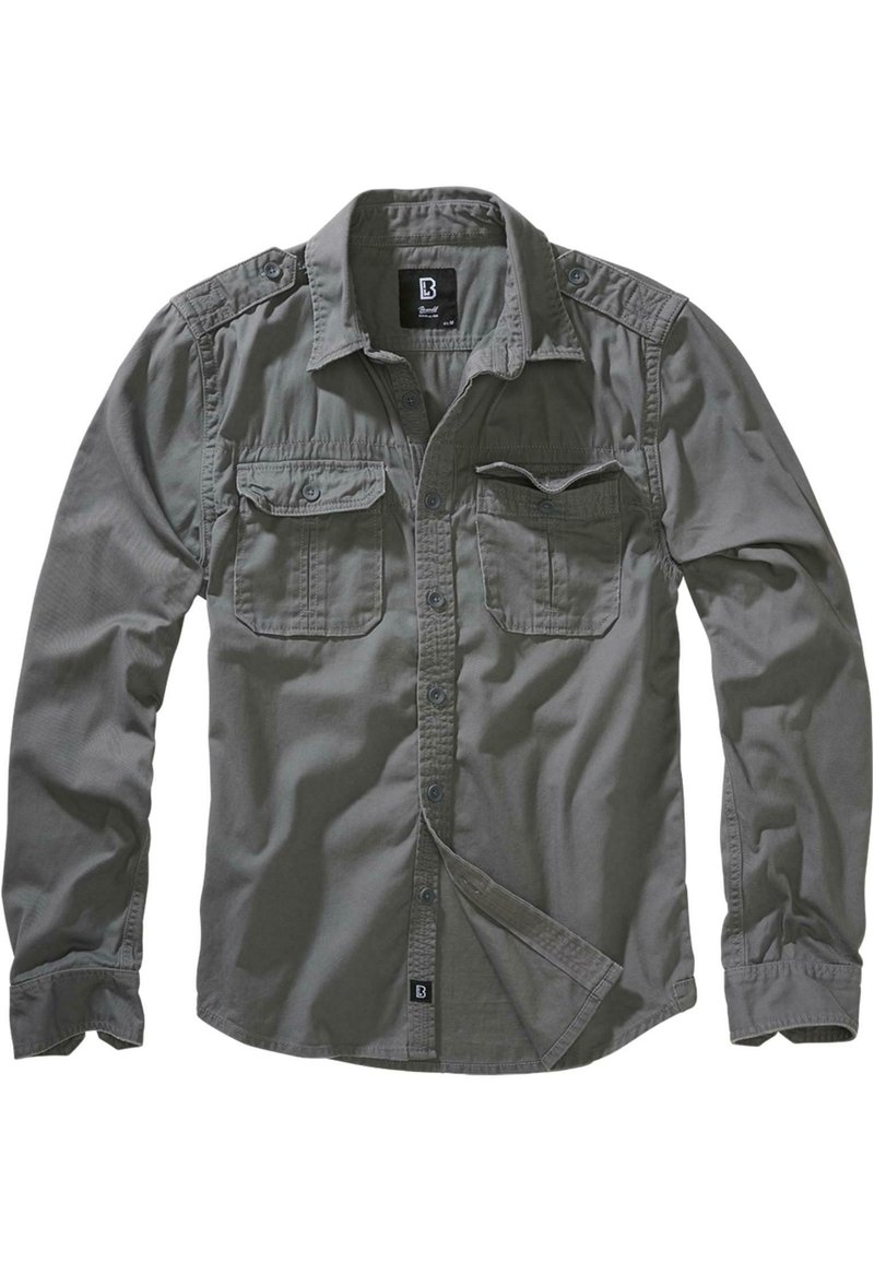 Camicia grigia a maniche lunghe con bottoni, realizzata in tessuto morbido, con due tasche sul petto, spalline e un colletto flessibile.