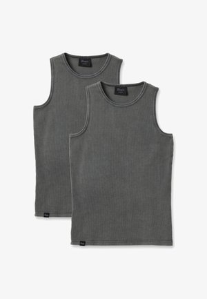 Zwei schlichte dunkelgraue ärmellose Tanktops mit Rundhalsausschnitt, flach liegend, eines leicht überlappend auf dem anderen auf weißem Hintergrund.