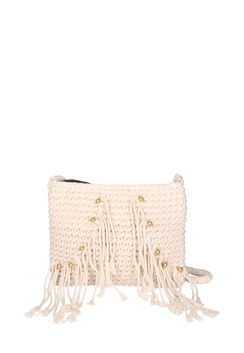 Borsa intrecciata color crema con crochet a trama, dotata di frange e piccole perline dorate, progettata in forma rettangolare con una tracolla.