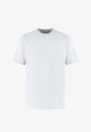 Lihtne valge lühikeste varrukatega t-särk ümar-kaelusega, pehme ja kergelt tekstureeritud kangaga ning tavapärase lõikega.