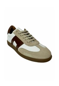 Sneaker with a beige suede and white leather upper, featuring a brown leather accent. Round toe, rubber outsole, and flat laces.