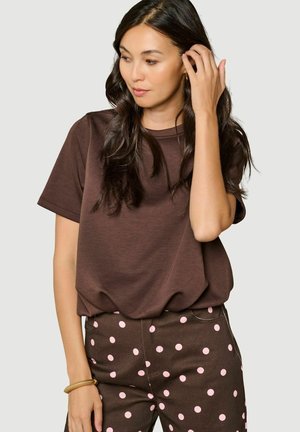 LolaLiza, BUBBLE HEM CREW NECK T-SHIRT BUBBLE HEM CREW NECK T-SHIRT - T-shirt basic - brown dark chocolate
