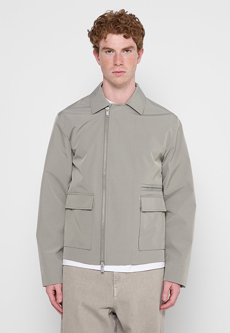 Han Kjøbenhavn Lichte jas grijs