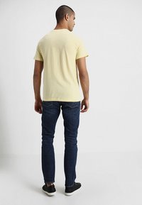 Lacoste T-shirt básica - napolitan yellow
