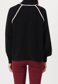 YAS Sweter