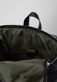 Strellson ROYAL OAK BACKPACK - Nahrbtnik - black