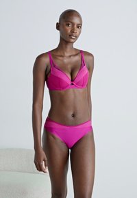 Chantelle COVERING SHORTY - Chilot - tyrian pink