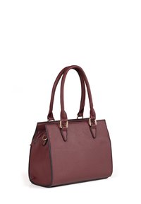 Sac à main en cuir texturé bordeaux avec deux anses enroulées et des accents en métal doré. Présente une forme structurée et un passepoil noir contrastant.