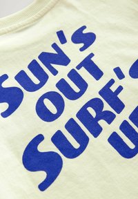 Next REGULAR FIT - SHORT SLEEVE BACK  - T-shirt print - yellow slogan