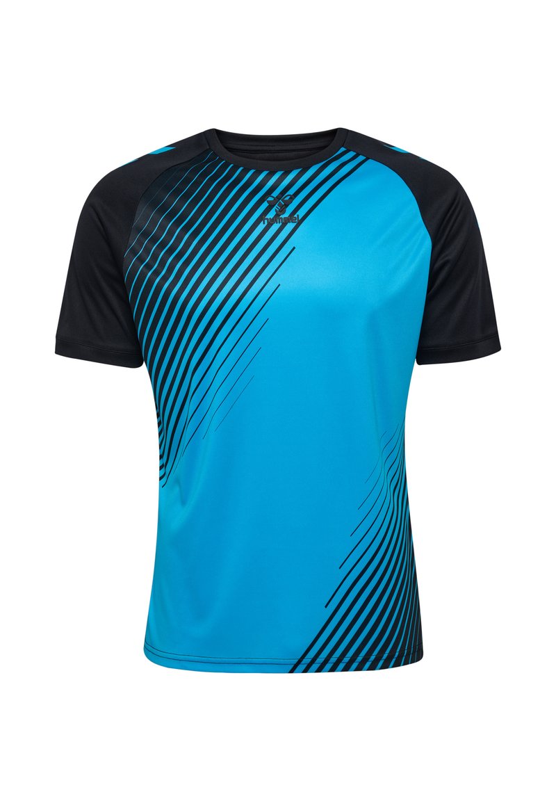 Tröja med kort ärm för bruk i sport, med en blå kropp, svarta ärmar och diagonala svarta ränder över framsidan. Tillverkad av ett slätt, lätt material.