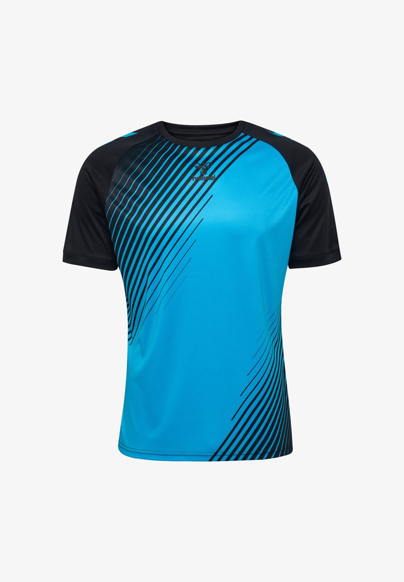 Tröja med kort ärm för bruk i sport, med en blå kropp, svarta ärmar och diagonala svarta ränder över framsidan. Tillverkad av ett slätt, lätt material.