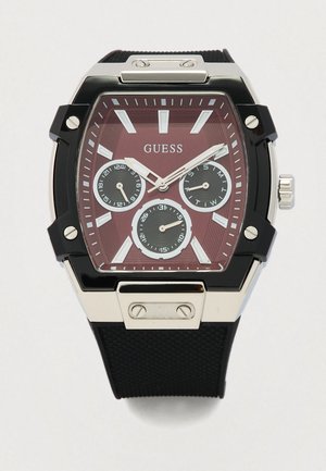 Relógio de resina preta com mostrador retangular vermelho texturizado, detalhes prateados, três sub-mostradores e bracelete de borracha preta. Apresenta marcadores de hora em destaque.