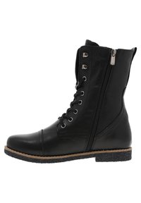 Bottine en cuir noir avec un laçage à l'avant, fermeture éclair sur le côté et semelle en caoutchouc texturé. Elle présente un bout arrondi et des détails de couture distincts.
