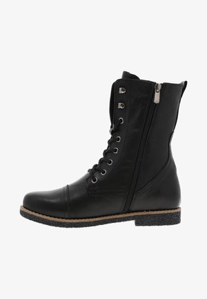 Schwarze Lederknöchelstiefel mit schnürbarem Vorderteil, seitlichem Reißverschluss und strukturiertem Gummisohle. Verfügt über eine abgerundete Zehenpartie und markante Nähdetails.