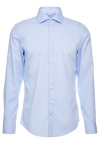 Jasnoniebieska, długorękawowa koszula zapinana na guziki wykonana z gładkiej tkaniny. Posiada klasyczny kołnierz, przednią plisę z guzikami oraz zaokrąglony dół.