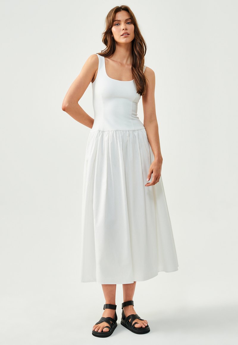 ST MRLO ELLISA MIDI - Vapaa-ajan mekko - white