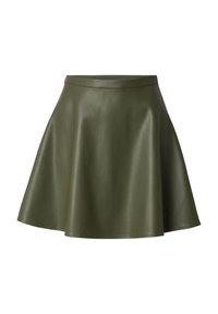Jupe en simili cuir vert olive en A avec une texture lisse, taille ajustée et ourlet évasé, présentant des coutures nettes et sans embellissements supplémentaires.