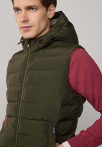 Façonnable QUILTED HOOD - Weste - khaki green