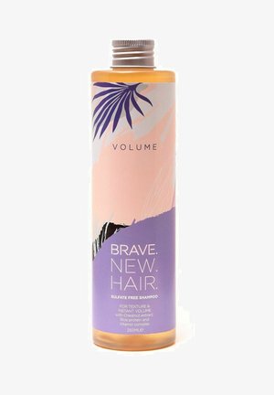 Sulfatfri shampoo-flaske med en klar, cylindrisk form. Den har et design i pastelfarver som lyserød og lilla, palmeblad accenter og fed tekst.