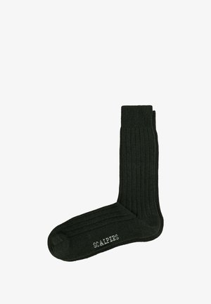 Calcetines verde oscuro con textura acanalada y suave, con puño y puntera, con la marca "SCAIPERS" en blanco en el lateral.