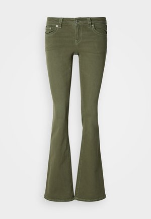 Jean évasé taille haute couleur vert olive avec poches avant, passants pour ceinture, fermeture par bouton et surpiqûres blanches visibles sur fond blanc.