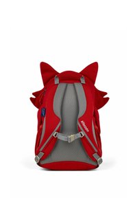 Roter Rucksack mit grauen gepolsterten Trägern, Netzrückenpaneel und auffälligen Stoffohren. Mit Reißverschluss und verstellbarem Schnallendetail.