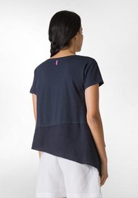 Deha T-shirt med print - dark blue