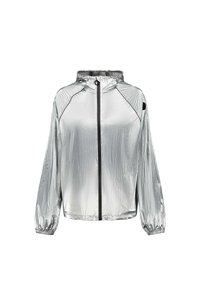 Zilveren lichtgewicht jack met capuchon, lange mouwen, ritssluiting aan de voorkant, elastische manchetten en een subtiele gestructureerde afwerking. Zwarte accenten op de schouders.
