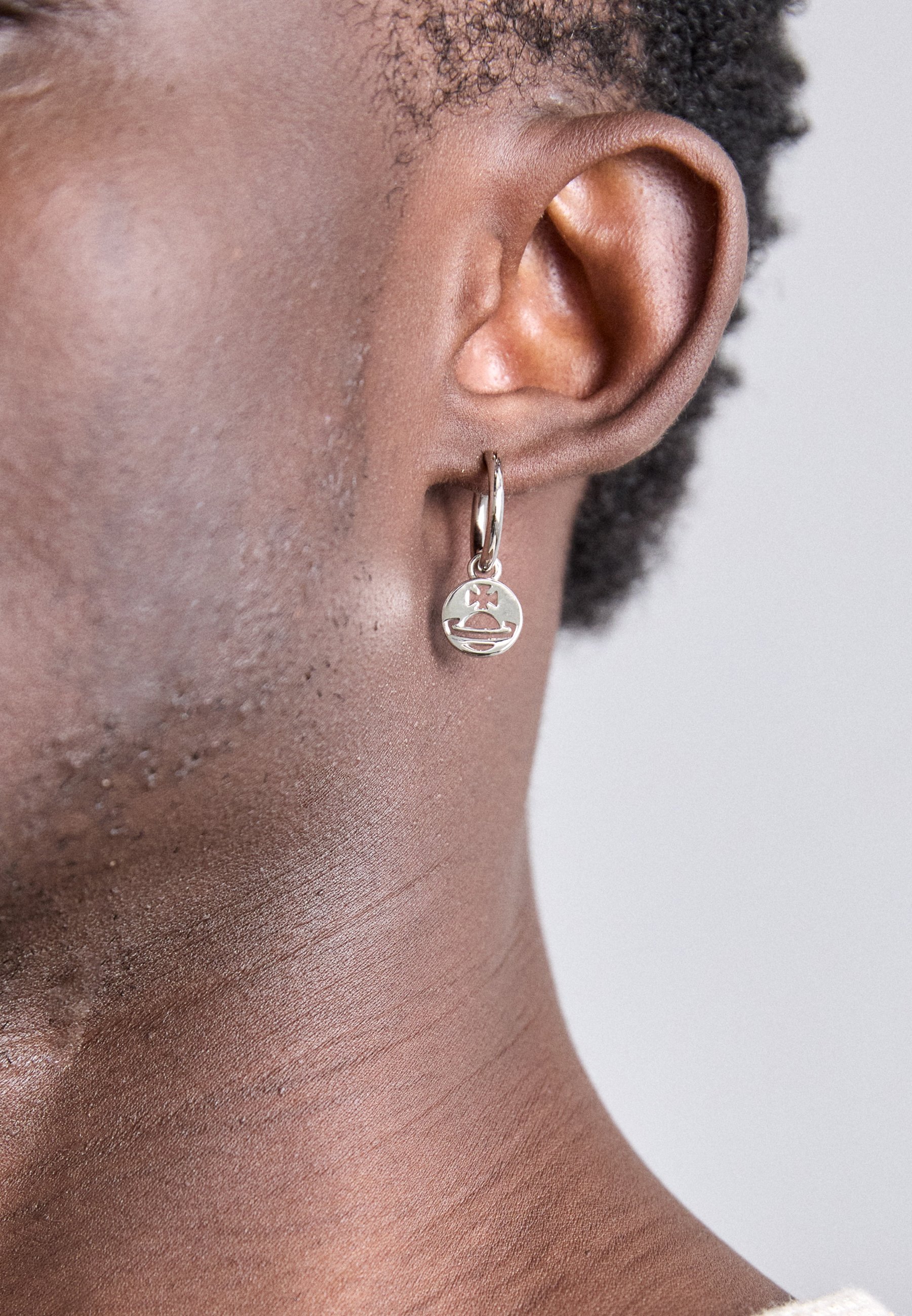 Vivienne Westwood ディスカウント MAN DARIO シングルフープピアス