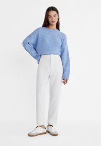 Stradivarius ELEGANTE  - Broek - off white